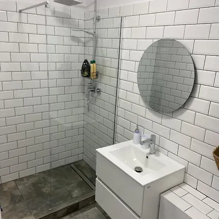 Yoko - Self Check-in, Ultracentral * Krajowa