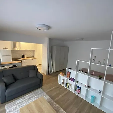 Yoko - Self Check-in, Ultracentral Krajowa